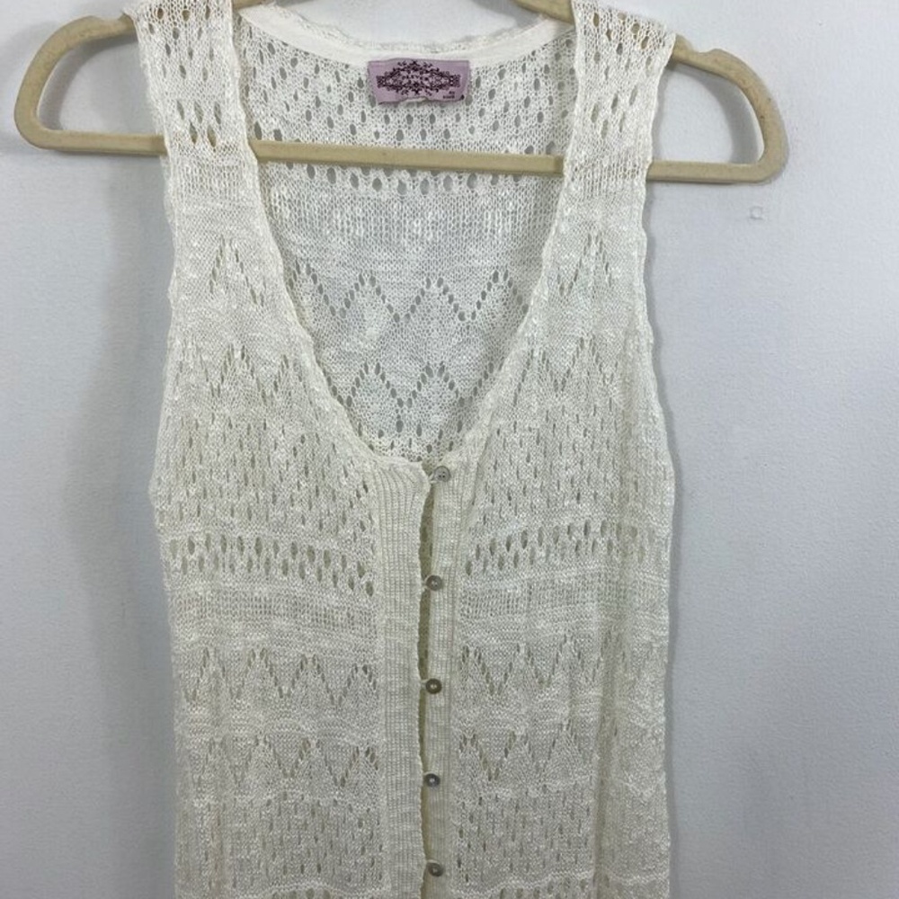 Elegant White Lace Vest - image 3